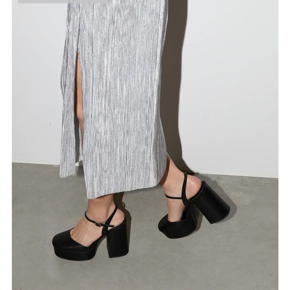 (SOLD) Oak + Fort Platform Mary Janes - Picture 1 of 5